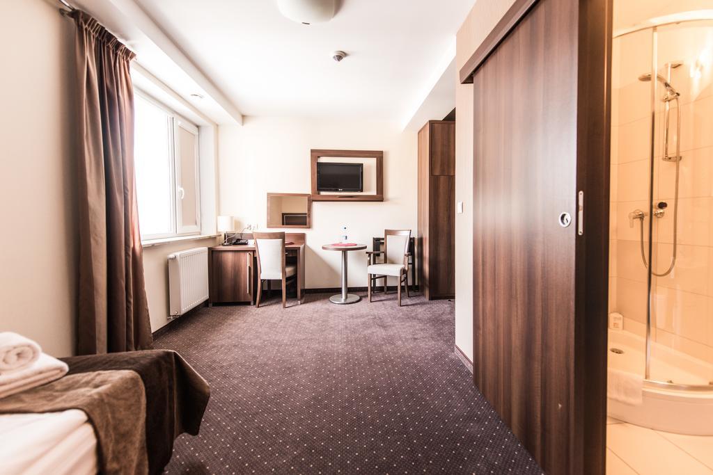 Hotel Austeria Conference & Spa تشيخوتشينيك المظهر الخارجي الصورة