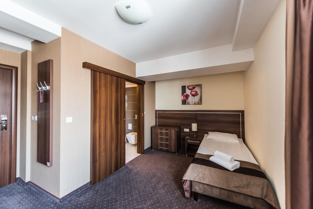 Hotel Austeria Conference & Spa تشيخوتشينيك المظهر الخارجي الصورة