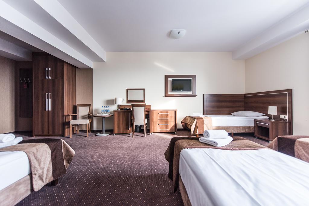 Hotel Austeria Conference & Spa تشيخوتشينيك المظهر الخارجي الصورة