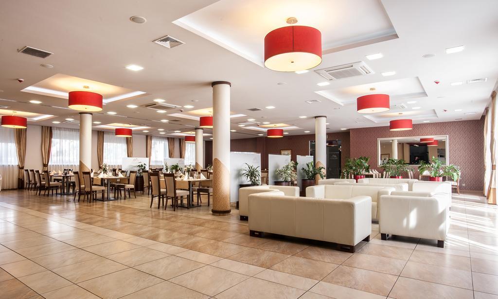 Hotel Austeria Conference & Spa تشيخوتشينيك المظهر الخارجي الصورة