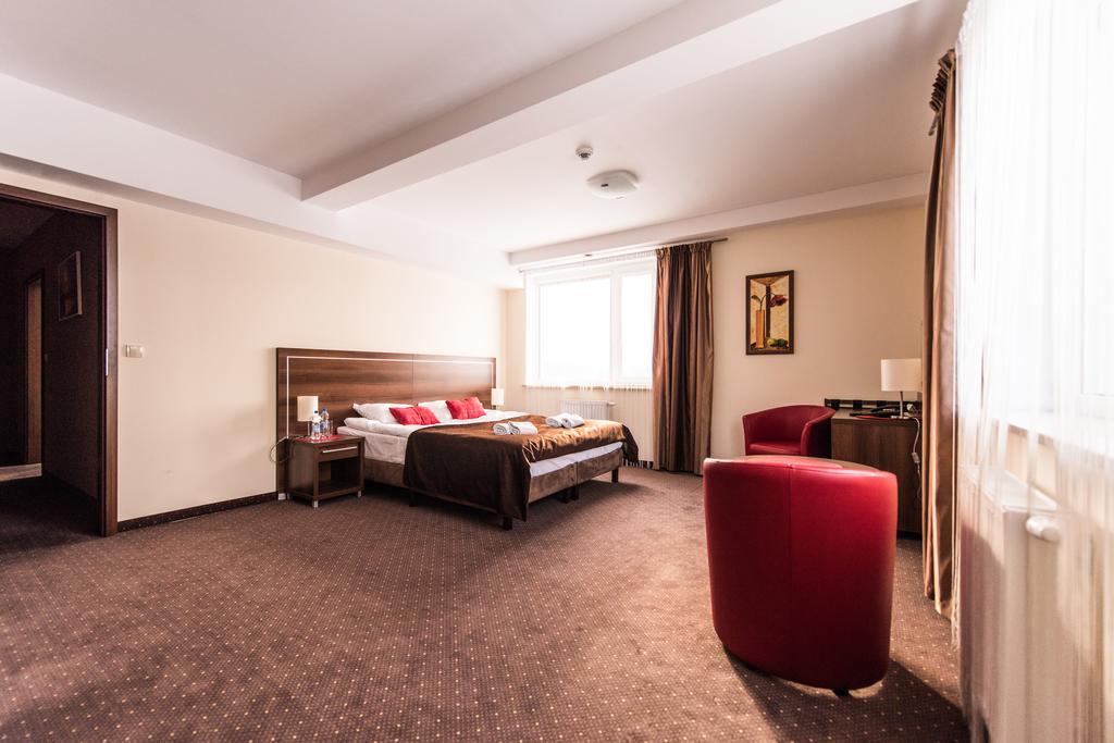 Hotel Austeria Conference & Spa تشيخوتشينيك المظهر الخارجي الصورة