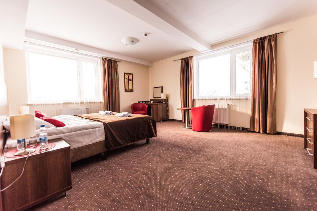 Hotel Austeria Conference & Spa تشيخوتشينيك المظهر الخارجي الصورة