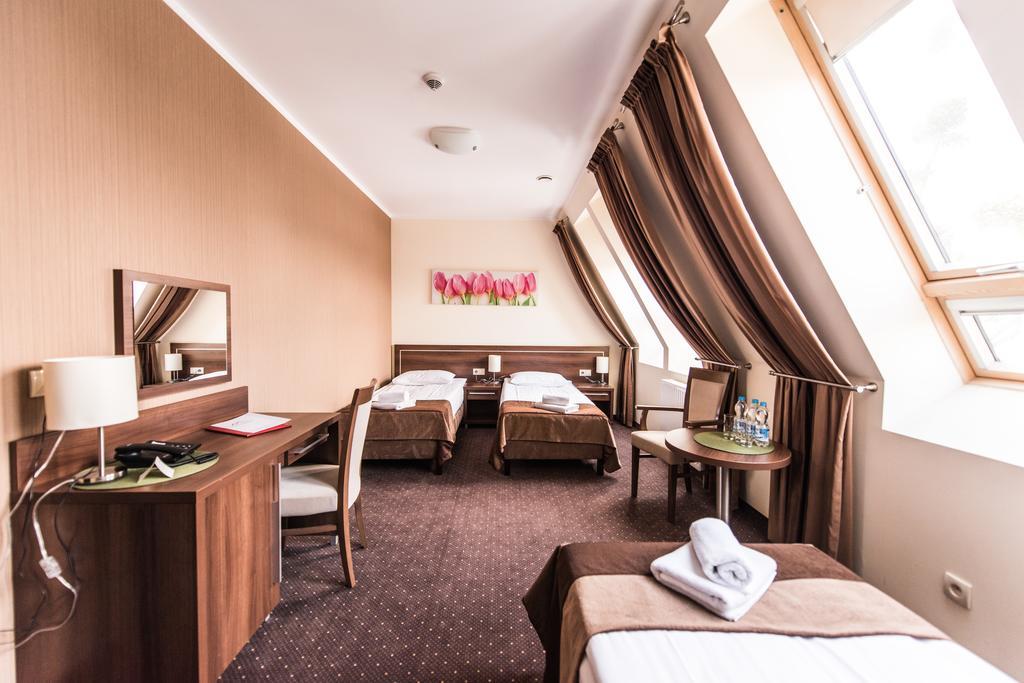 Hotel Austeria Conference & Spa تشيخوتشينيك المظهر الخارجي الصورة