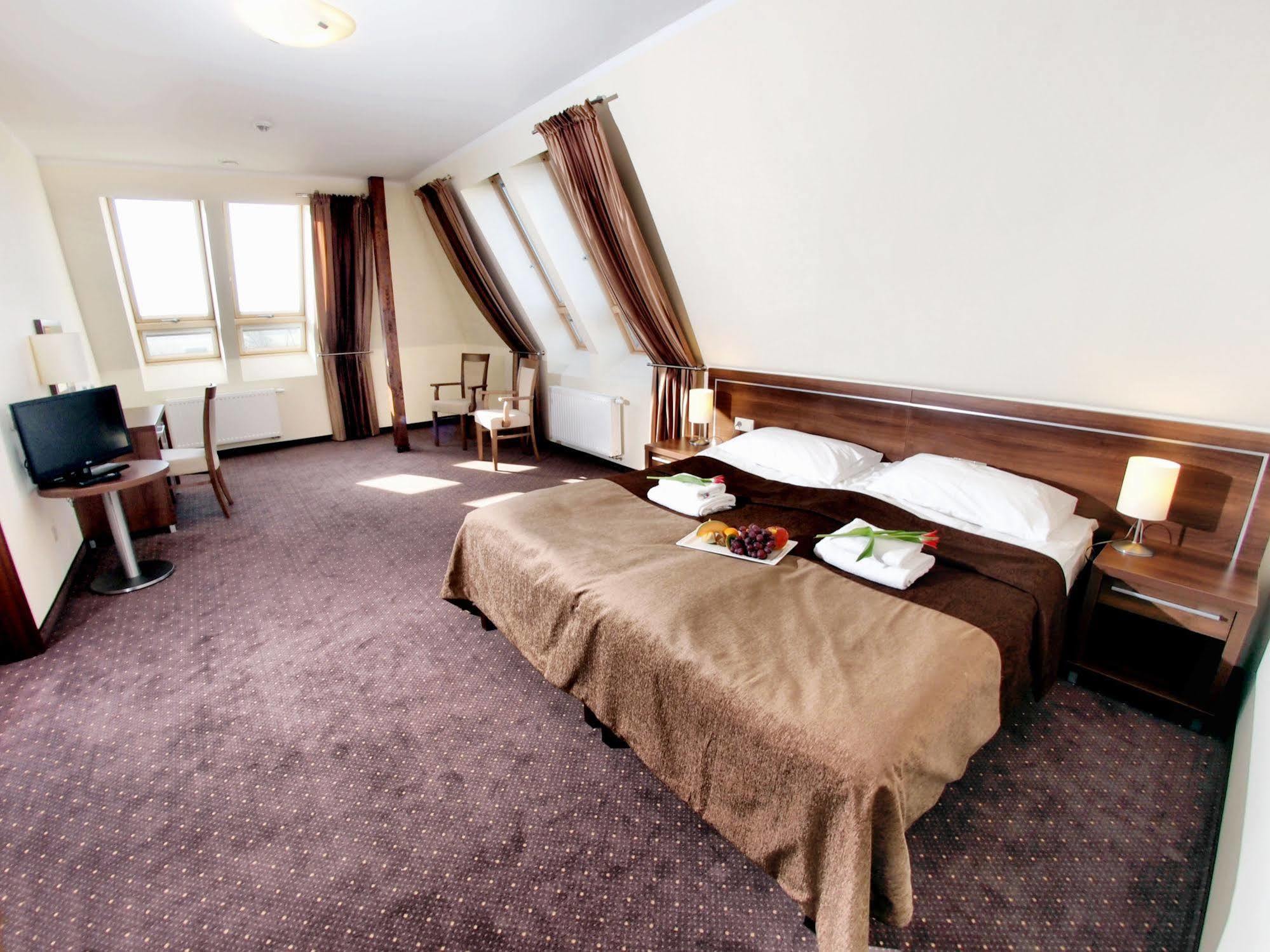 Hotel Austeria Conference & Spa تشيخوتشينيك المظهر الخارجي الصورة