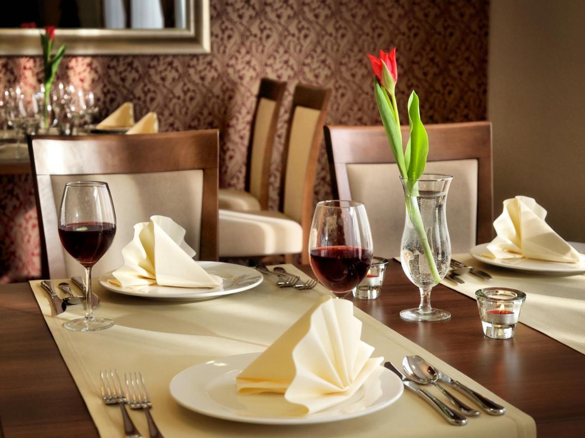 Hotel Austeria Conference & Spa تشيخوتشينيك المظهر الخارجي الصورة