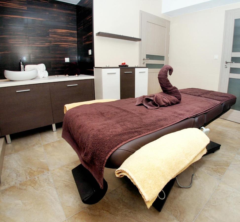 Hotel Austeria Conference & Spa تشيخوتشينيك المظهر الخارجي الصورة